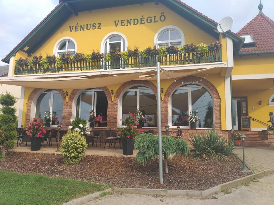 Venusz Panzio Es Vendeglo Bed & Breakfast Bagod Exterior foto